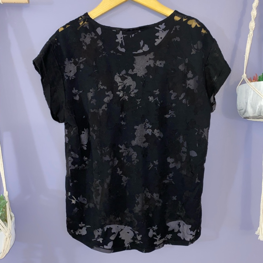 ❗️✨EVERYTHING MUST GO✨❗️MAKE AN OFFER- Apt 9 black mesh & flower print top